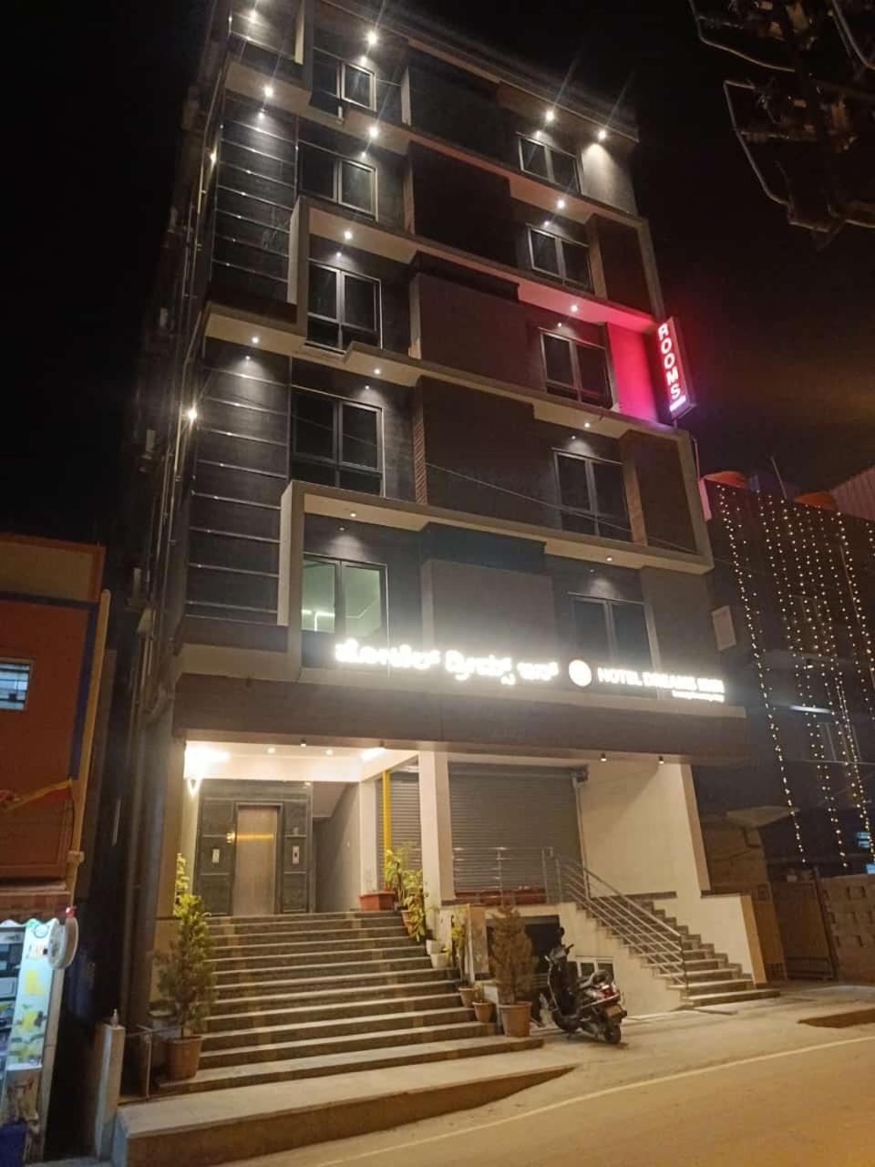 Hotel Dreams Inn Bangalore Exteriör bild