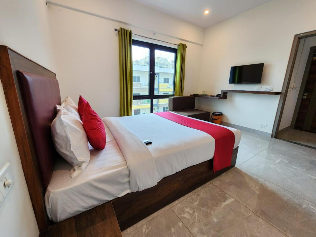 Hotel Dreams Inn Bangalore Exteriör bild